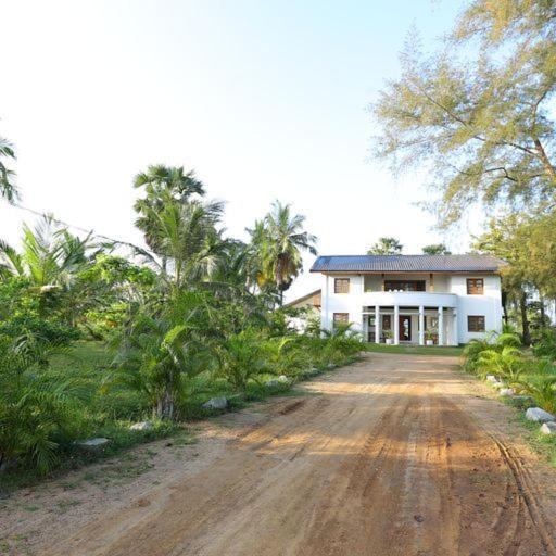 Kayjay Palms Hotel Passikudah Exterior photo
